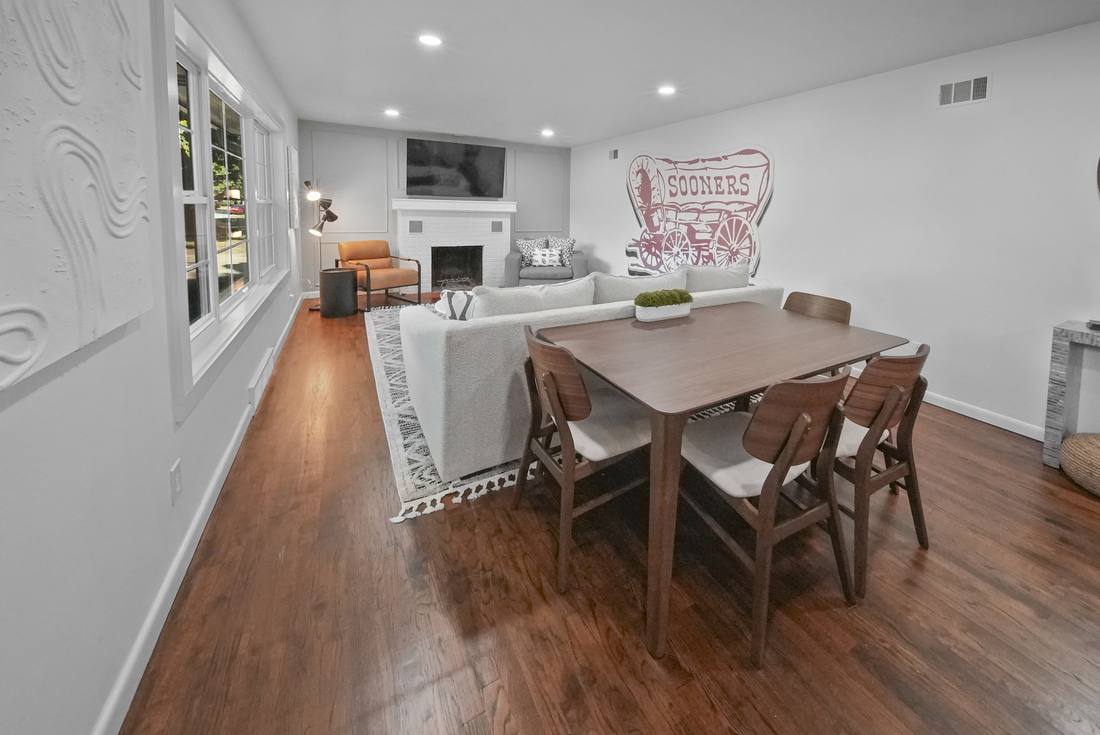 1212 Cadell dining