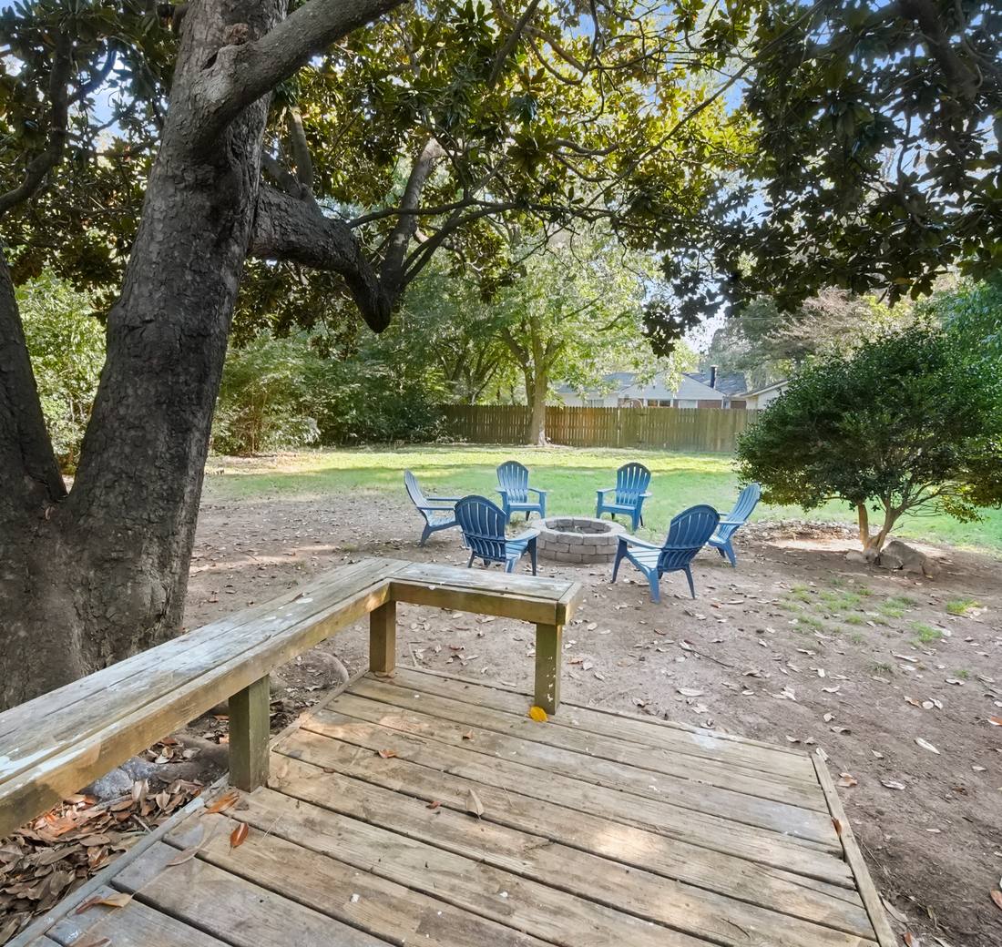 1212 Cadell yard