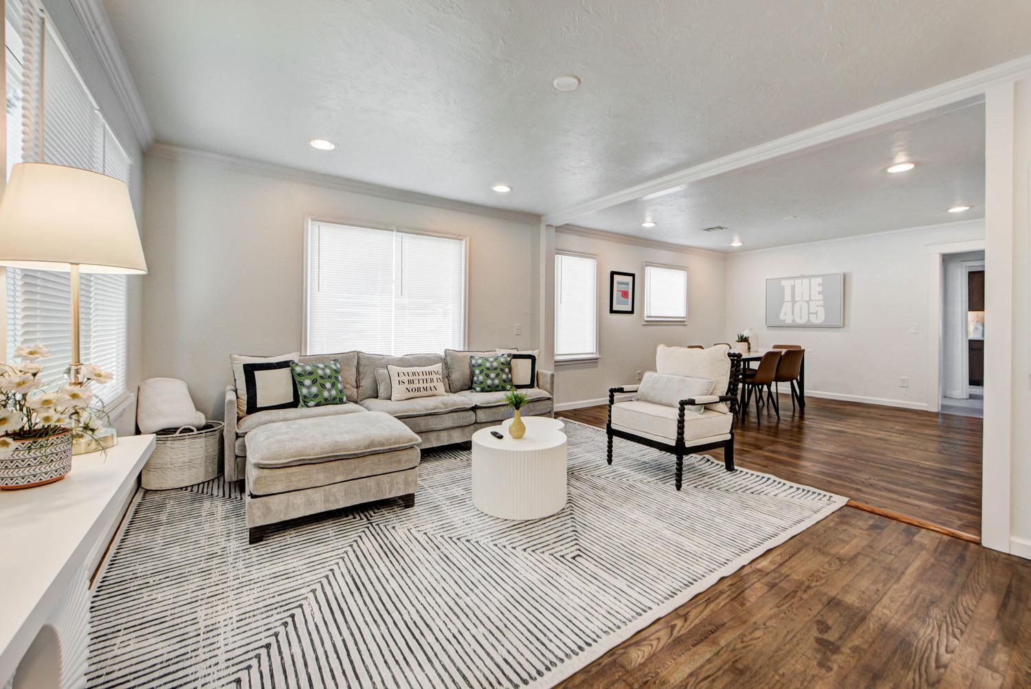 1119 W Eufaula living