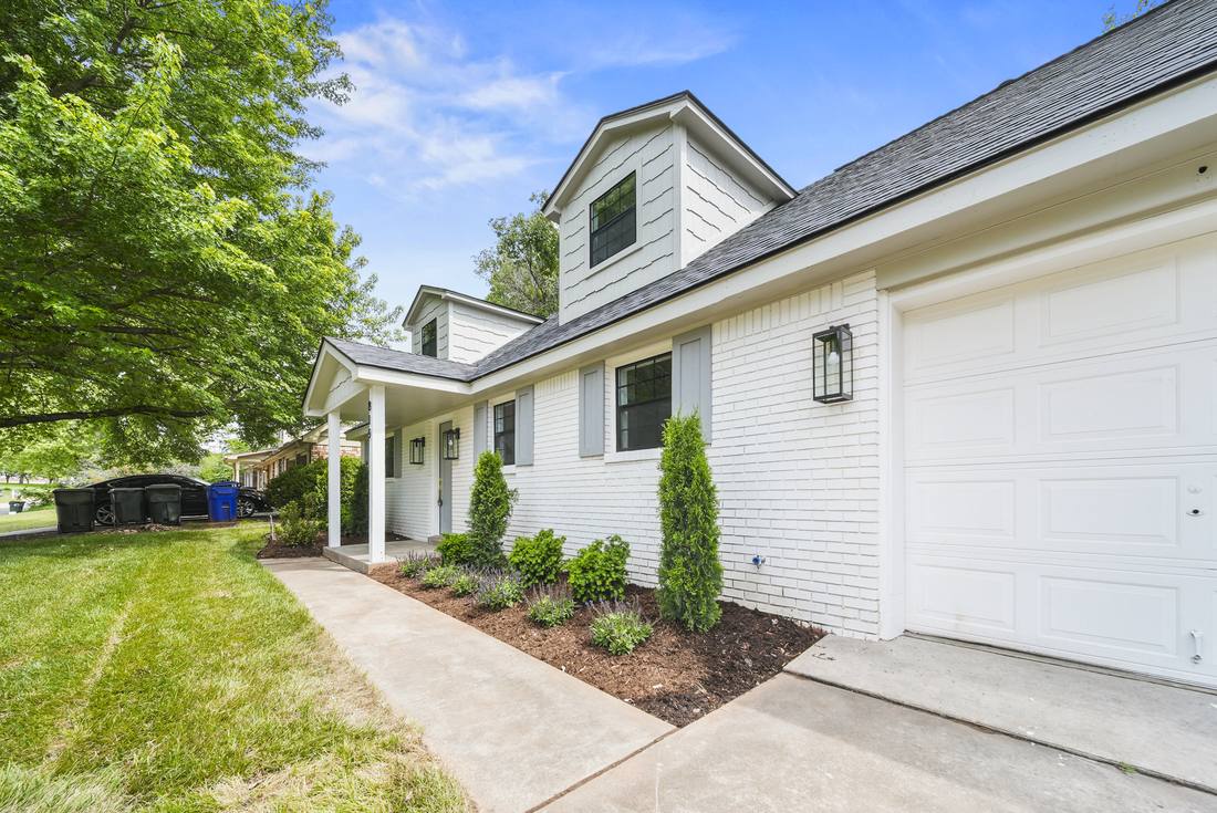 810 Hardin side