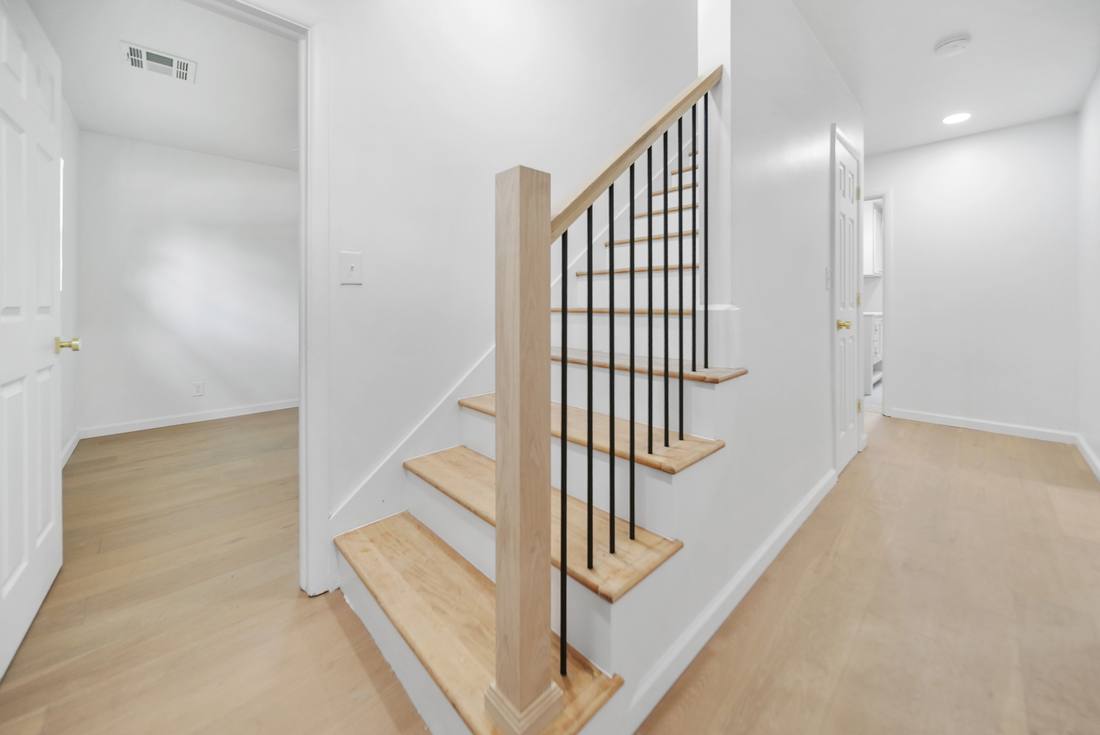 810 Hardin stairs