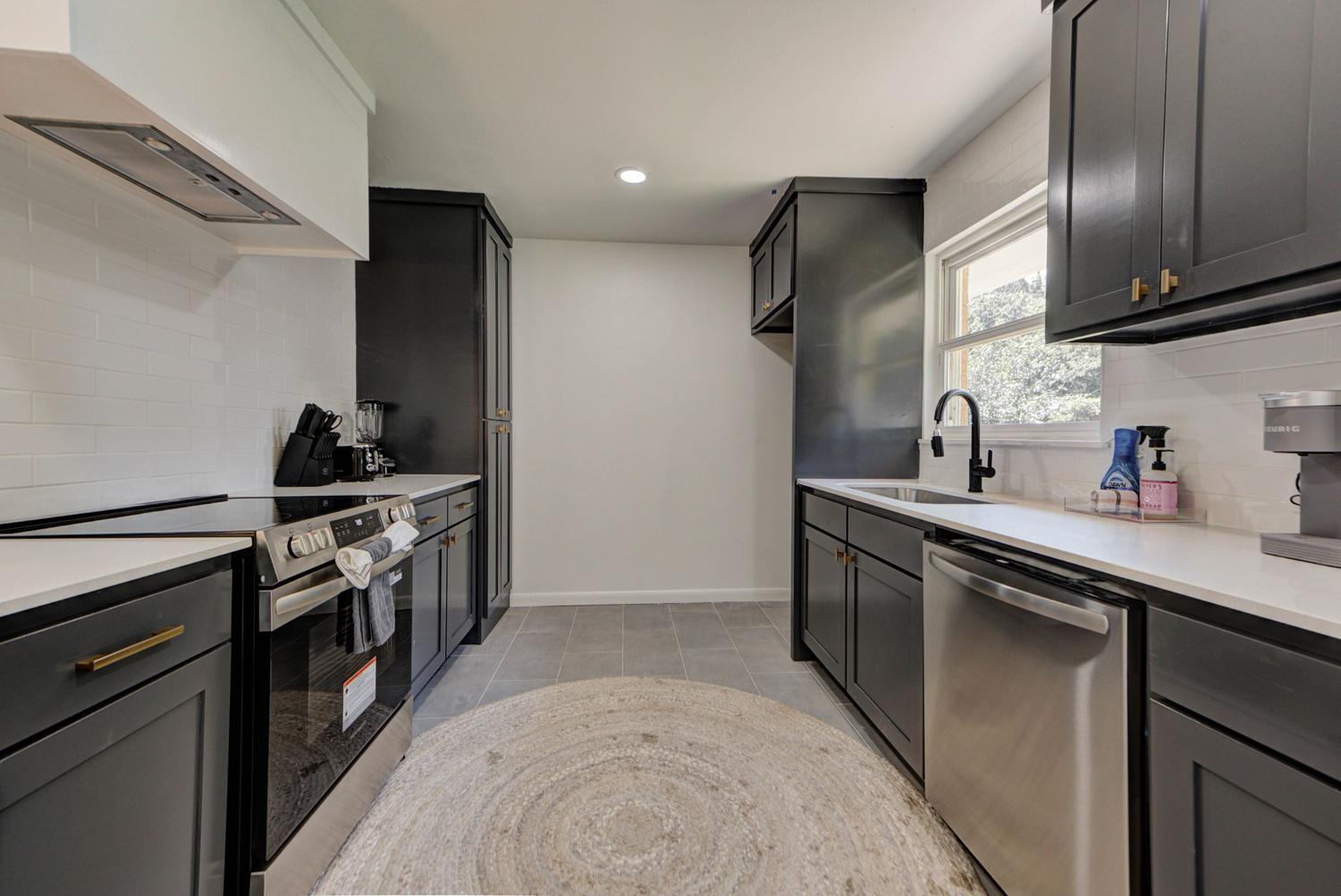 1510 Melrose kitchen