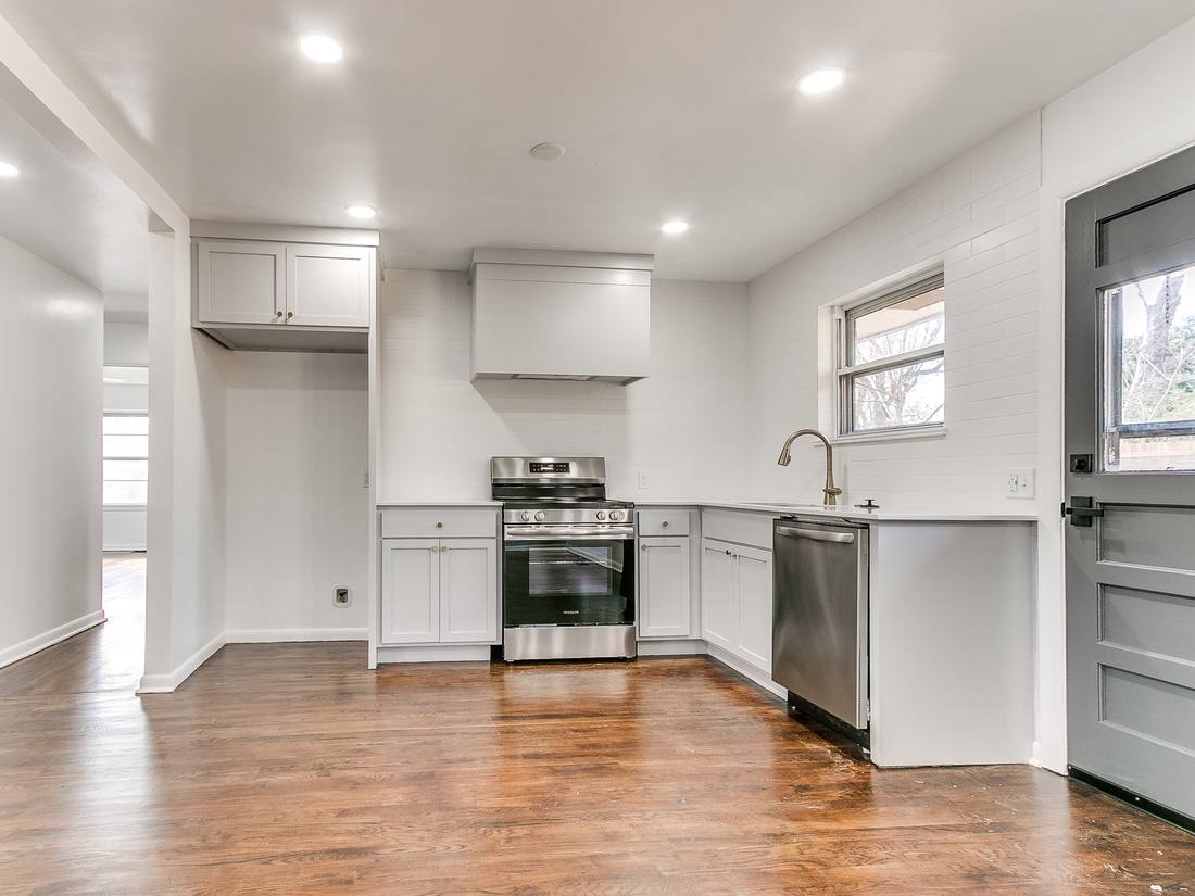 1616 Rosemont kitchen