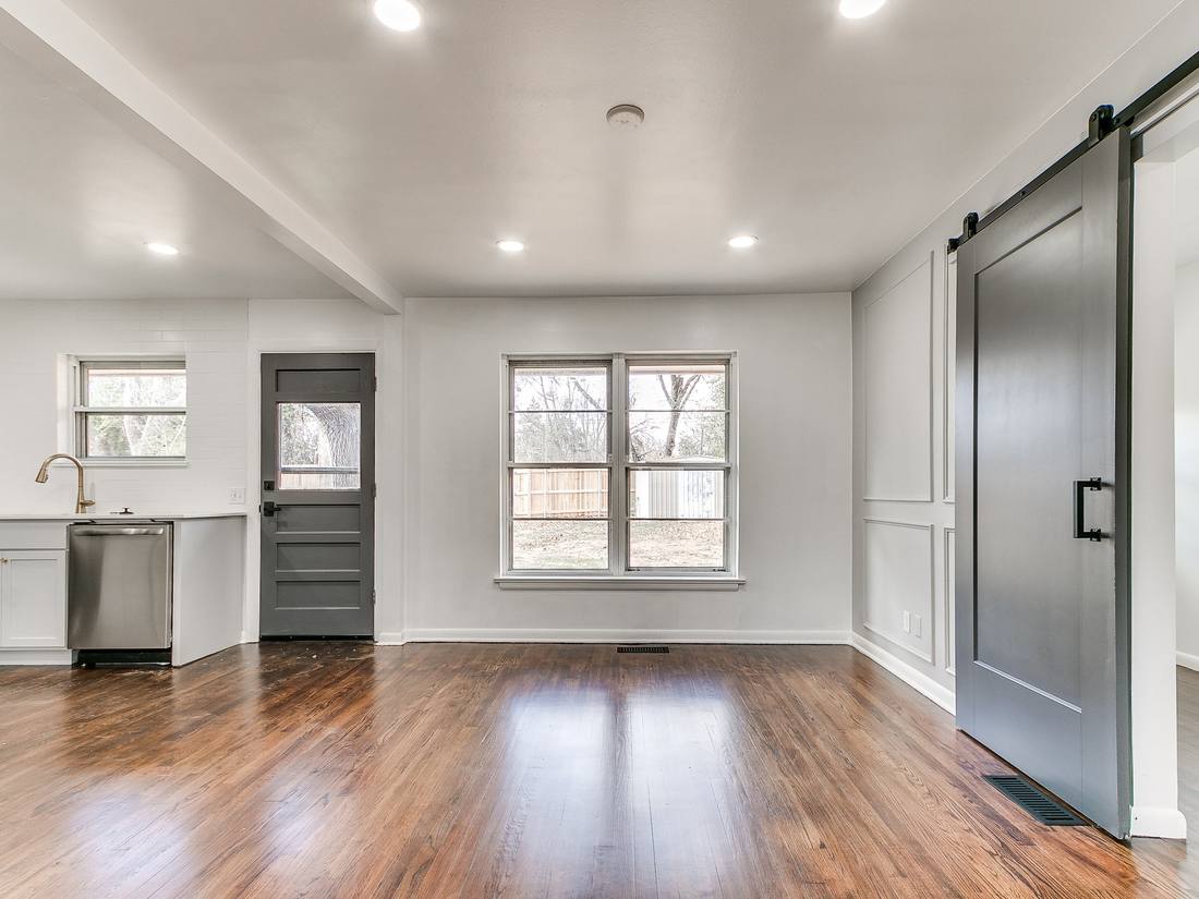 1616 Rosemont living