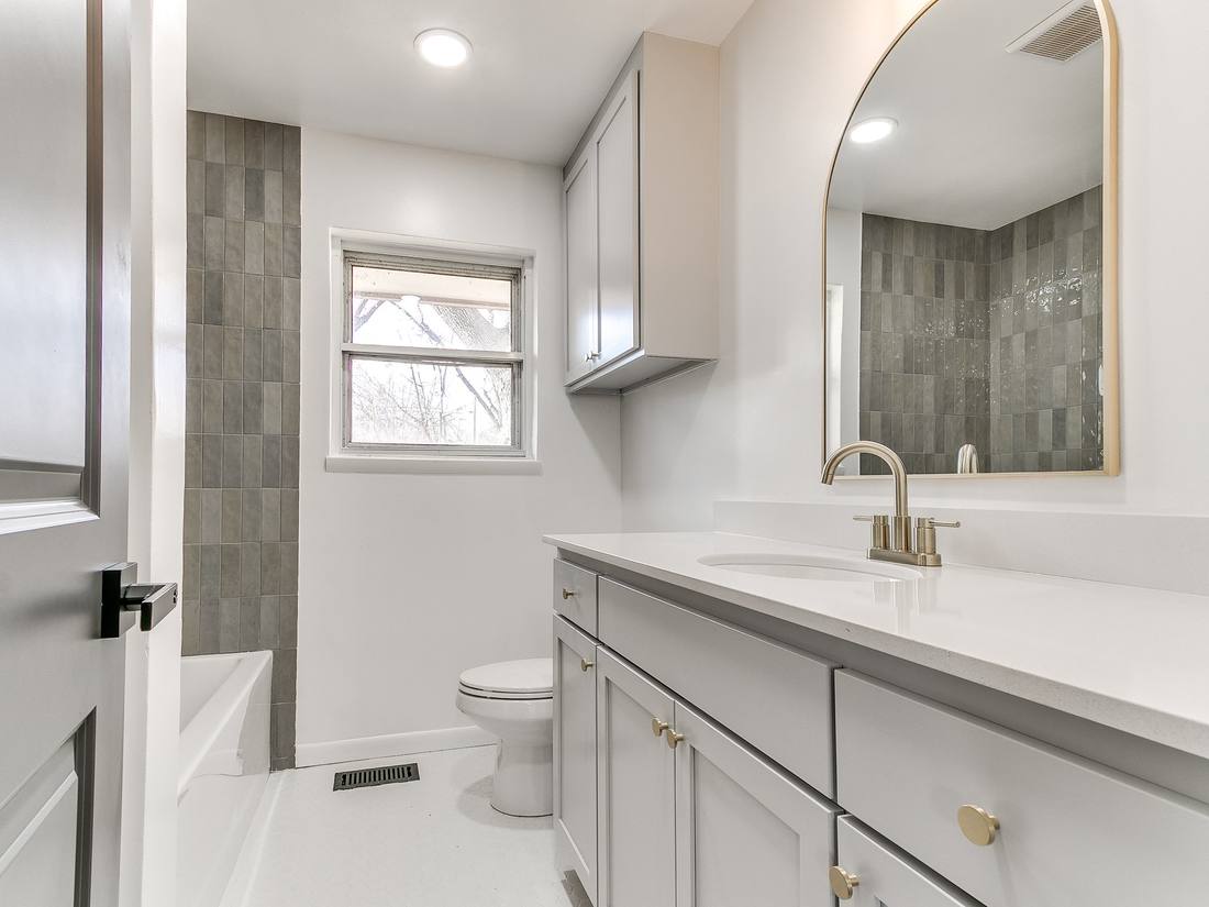 1616 Rosemont vanity
